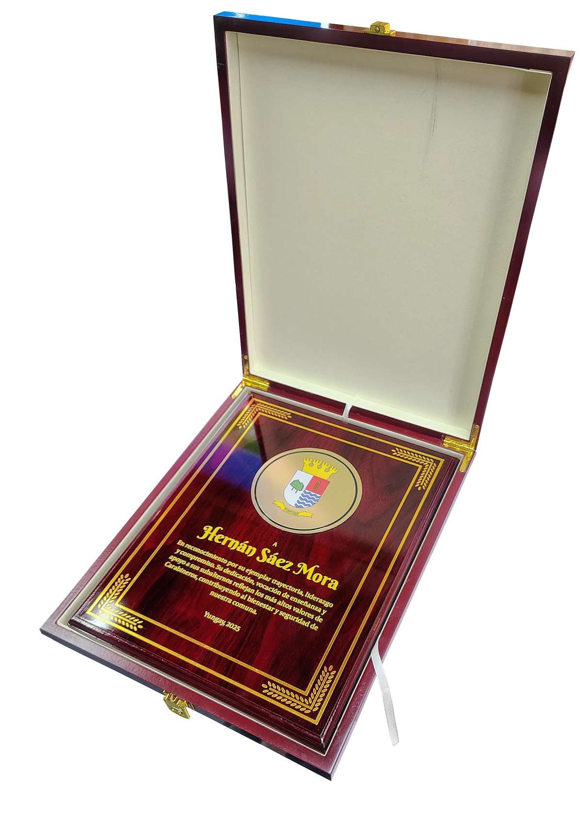 Retablo ribetes dorados y caja de madera