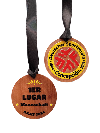 Medalla madera. Redonda A. 5cms.