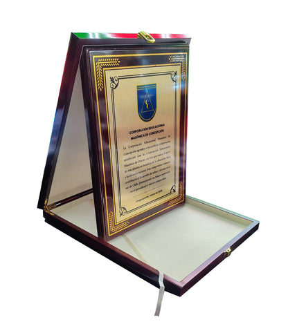 Retablo ribetes dorados y caja de madera